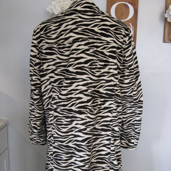 Gallery Woman Zebra Faux Fur Button Front Coat - Picture 7 of 12